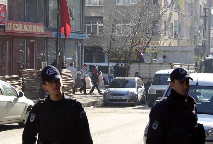 İstanbul'da helikopterli şafak operasyonu