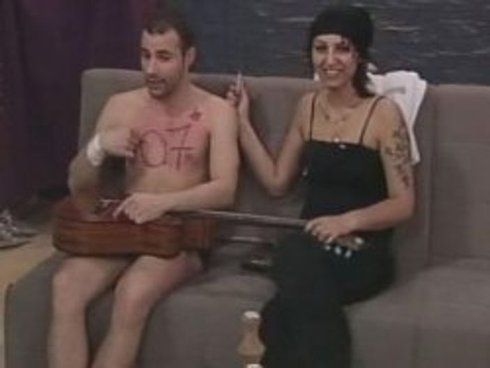 Frame Türkiye'de şimdi de Orçun soyundu