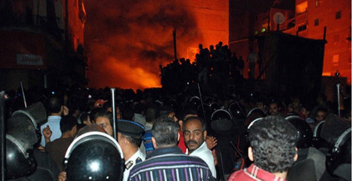 Aşırı dinci müsmanlar Mısır'da kilise yaktı