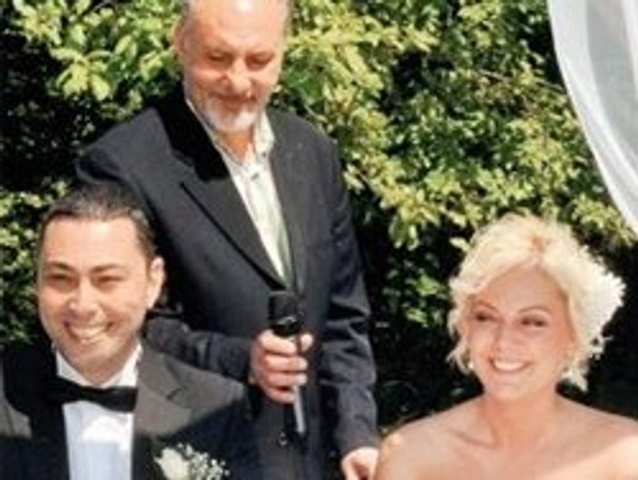 Kayahan’ın kızı Beste üçüncü kez evlendi