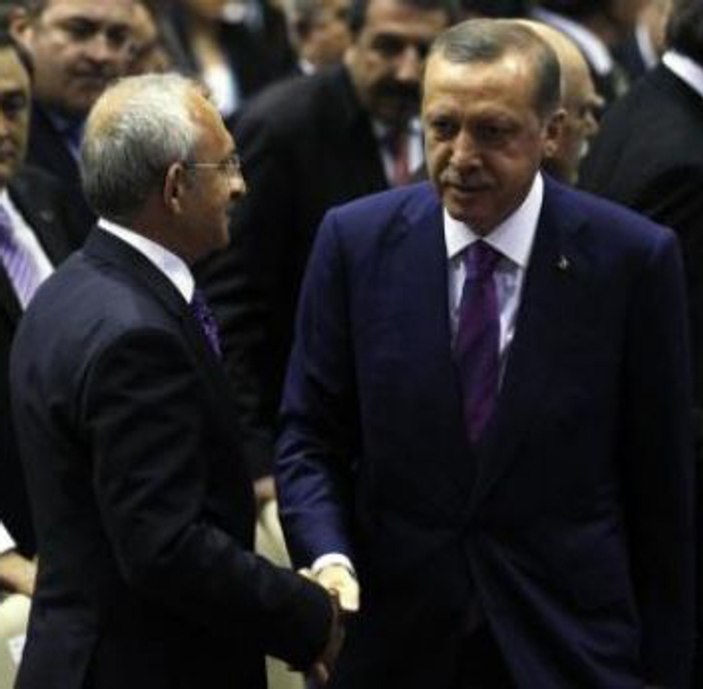 Başbakan ve Kılıçdaroğlu bakmadan tokalaştılar
