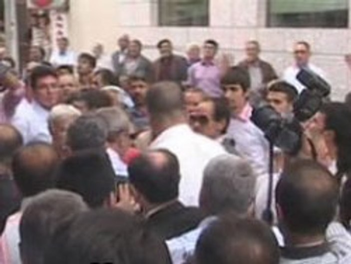 Bakan Çağlayan'a tokatlı saldırı - İzle