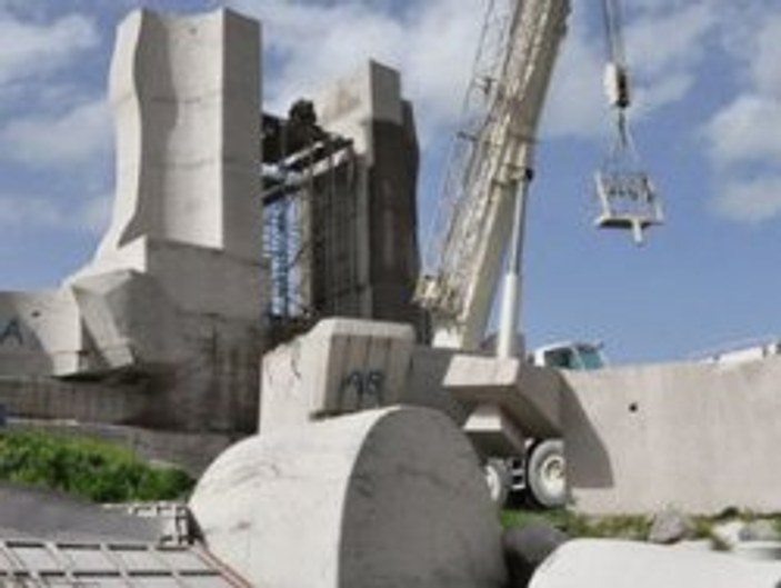 Kars'taki insanlık anıtı tamamen yıkıldı