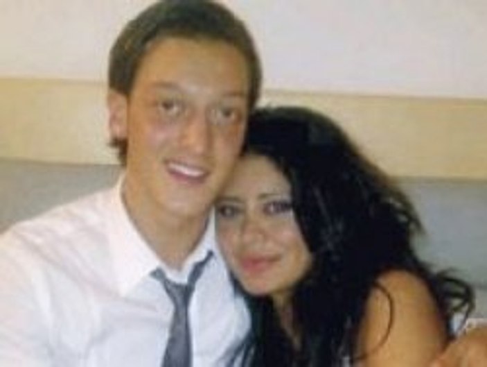 Ebru ve Mesut'un yatak pozu