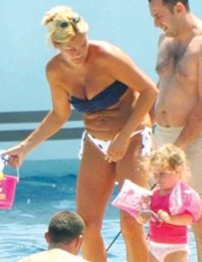 Bikinili Pınar'ın göbeğine dikkat - Foto Galeri