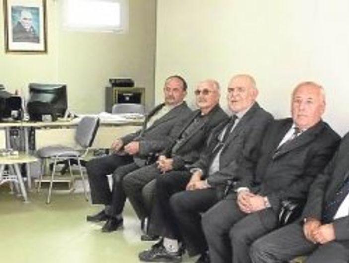 Hiçbir şey yapmadan maaş alıyorlar