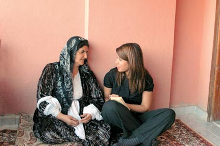 Bir oğlum asker bir oğlum dağda ben nasıl ağlamayayım