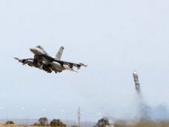 Türk jetleri Kuzey Irak'ı bombalıyor