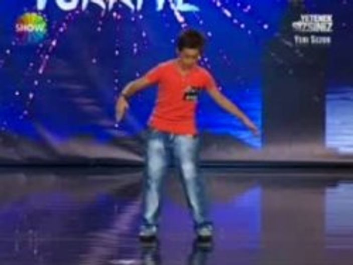 Batuhan'dan muhteşem elektro dans - İzle