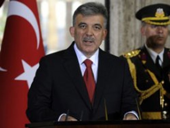 Abdullah Gül'ün hattatlara taş çıkartan yazısı