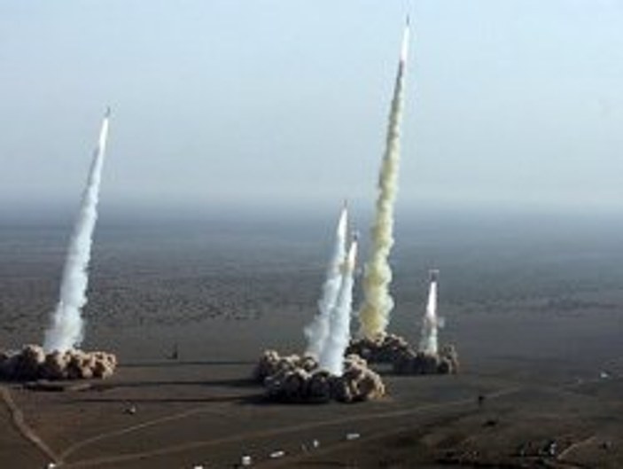 İsrail füzelerine nükleer başlık taktı
