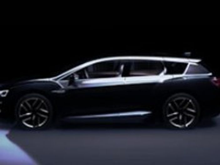 Subaru'nun yeni Station modeli Advanced Tourer - Foto