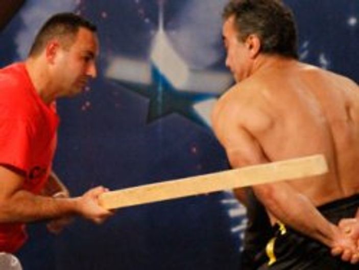 Yetenek Sizsiniz'de Karataşoğlu şov - İzle