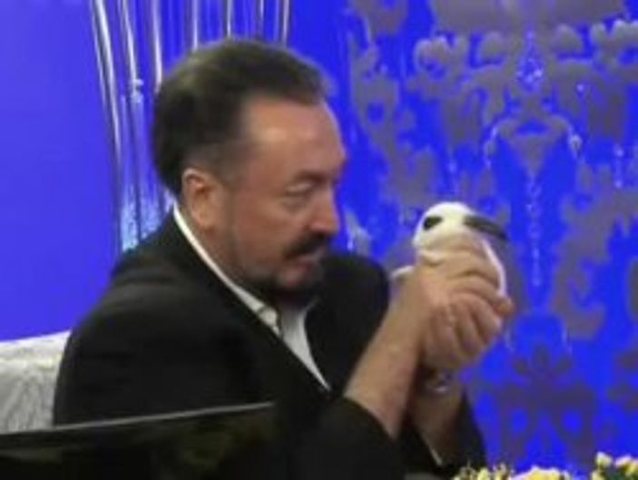 Adnan Oktar: Bazı kadınlar kaşar - İzle