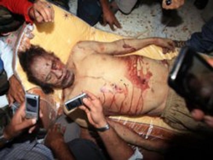 Kaddafi'yi kazığa oturtarak öldürdüler