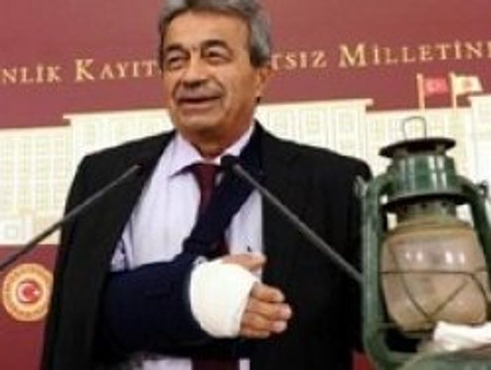 Kamer Genç kolunu kırdı