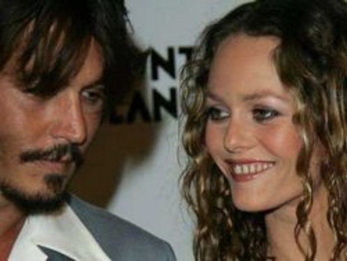 Johnny ve Vanessa'nın arasına Eva girdi