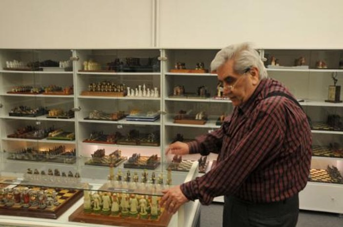 Satranç koleksiyonuyla Guinness Rekorlar Kitabı’na girdi