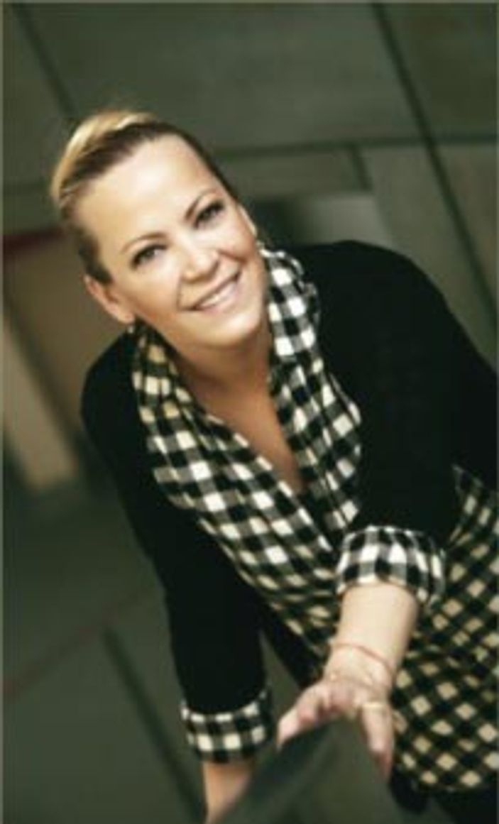 Okan Bayülgen'in başarısının ardındaki kadın