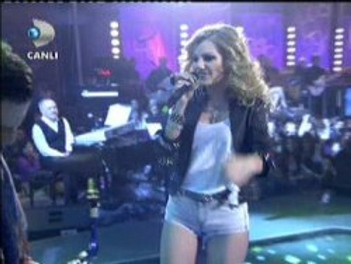 Beyaz Show'da Alexandra Stan rüzgarı - İzle