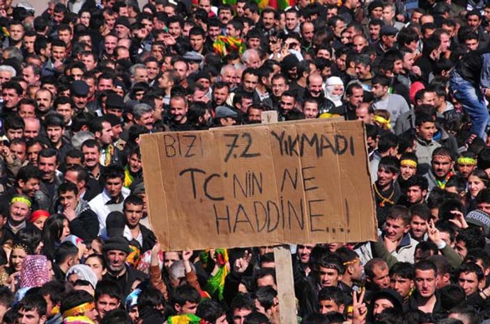 Nevruz kutlamasında dikkat çeken pankart