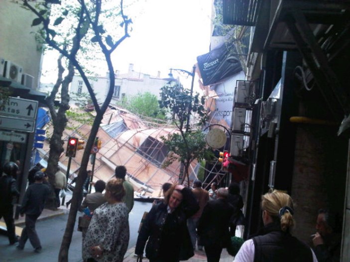 İstanbul'da şiddetli fırtına etkili oldu