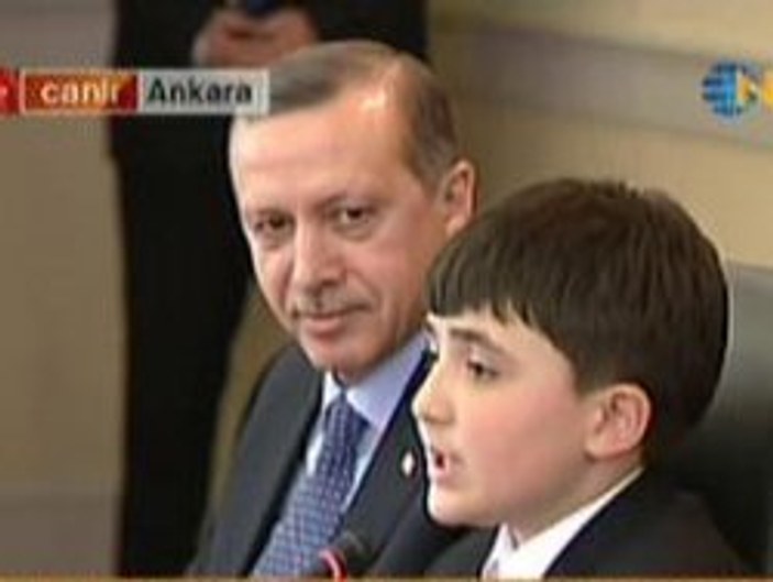 Erdoğan koltuğunu Enes Karabulut'a devretti