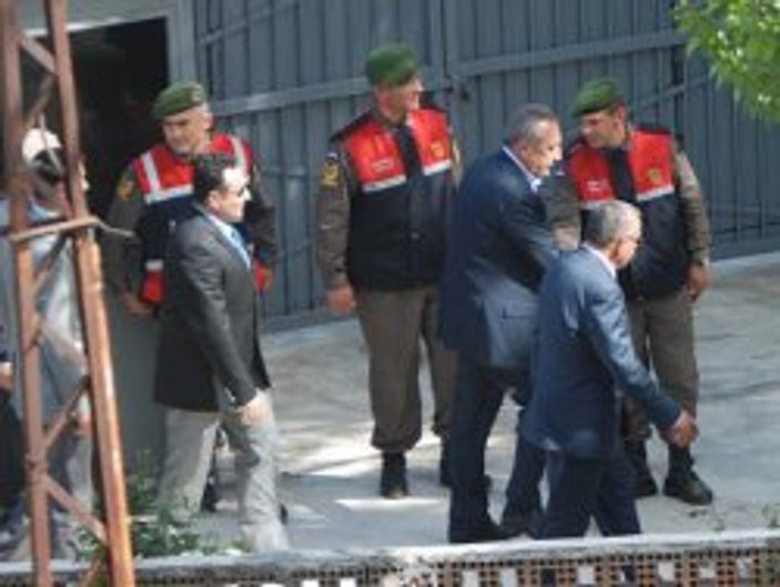 Ağar'ın ilk ziyaretçisi oğlu oldu