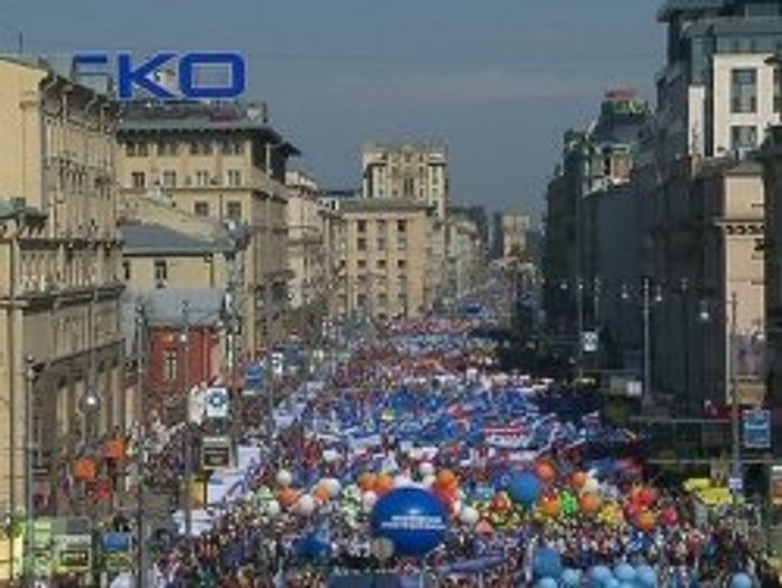 Moskova'daki 1 Mayıs kutlamasında renkli görüntüler