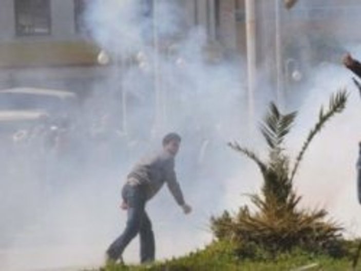 Mersin'de polise taşlı saldırı