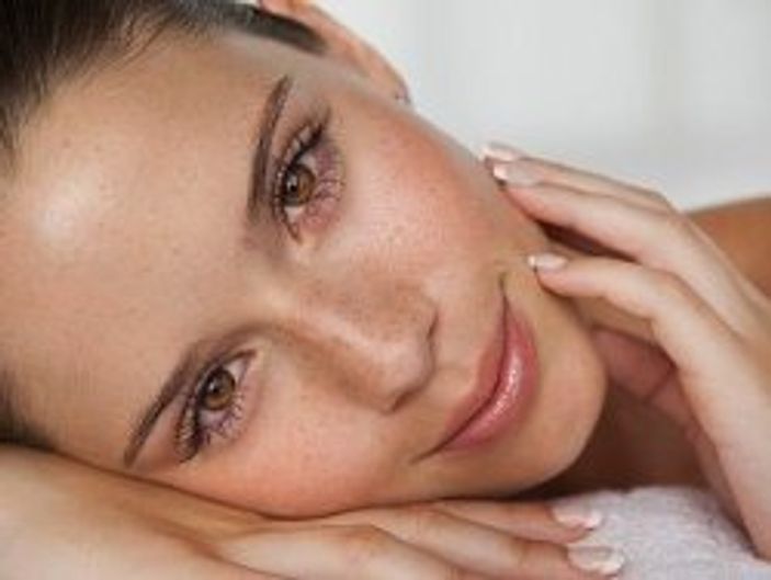 Yüzdeki çizgiler ve kırışıklıklar neden oluşur