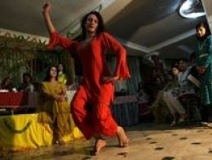 Pakistan'da dans eden kadın ve erkeklere idam cezası