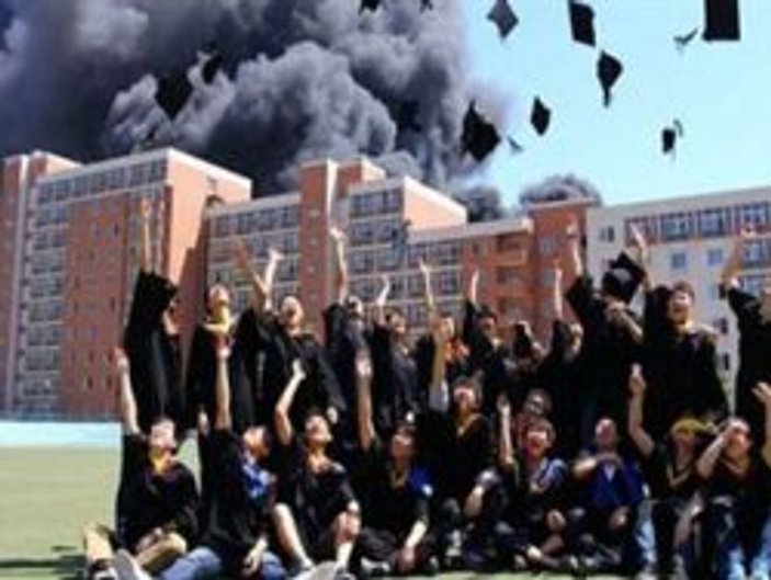 Okulları yanarken kepli poz verdiler