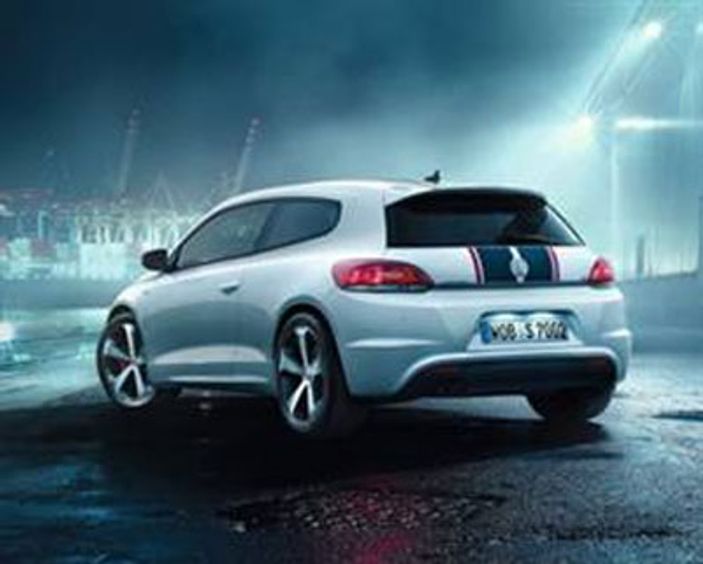 Yarış şeritli VW Scirocco GTS