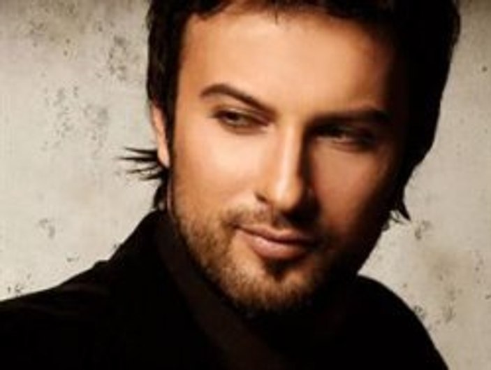 Tarkan Rus Facebook'unu kapattırdı