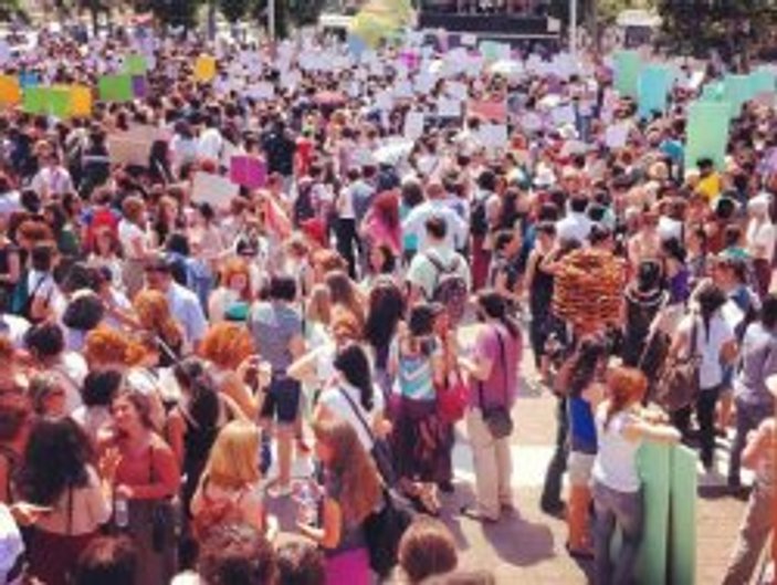 Kadınlardan Kadıköy'de kürtaj protestosu