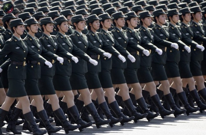Çinli kadın askerler nefes kesti - Galeri