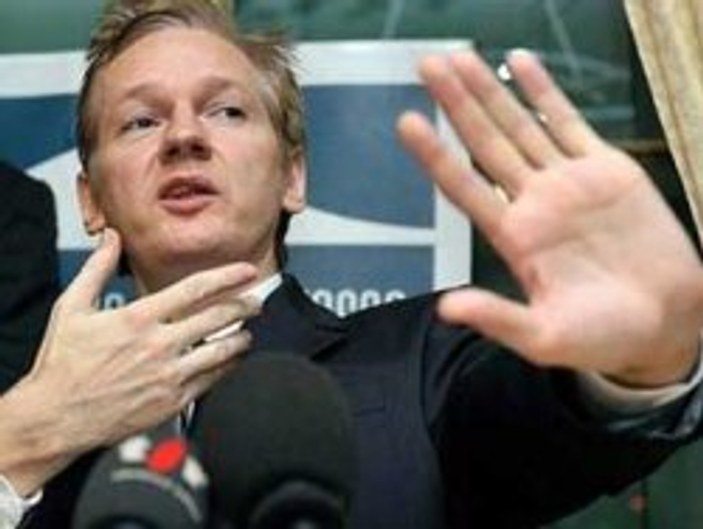 Assange Ekvador'dan sığınma istedi