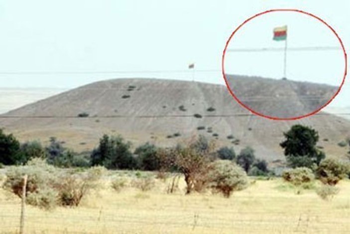 Sınırdaki sözde PKK bayrağı indirildi