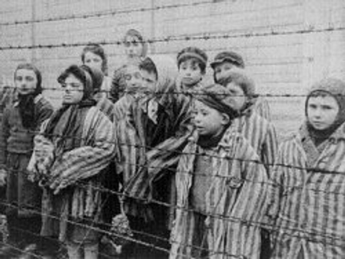 Auschwitz Nedir