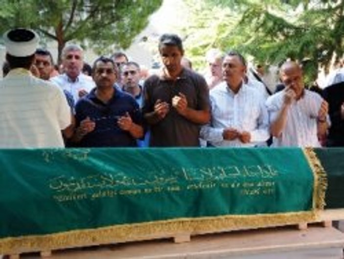 Nedim Şener annesini son yolculuğuna uğurladı