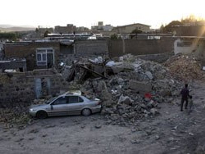 İran'a deprem darbesi