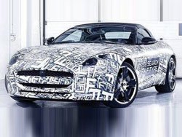 Jaguar’ın yeni modeli F-Type Paris’te sergilenecek