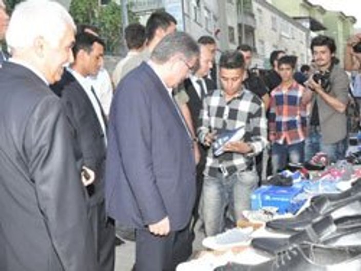 Hakkari'de Bakan Şahin'e taşlı saldırı-Galeri