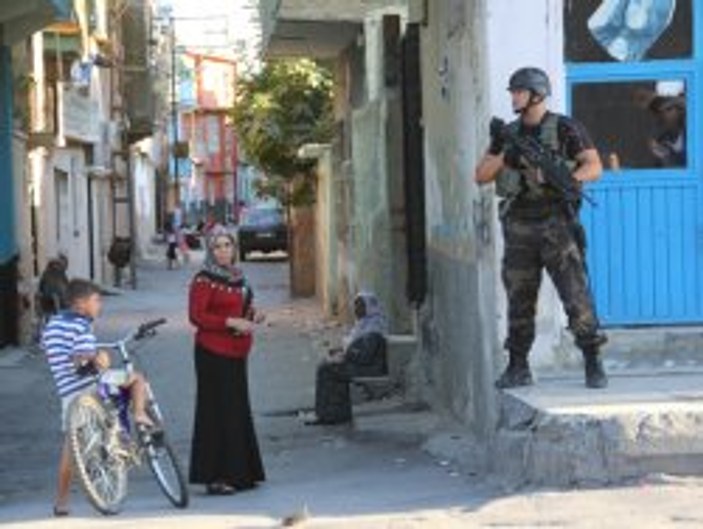 Adana'da 1000 polisle operasyon yapıldı