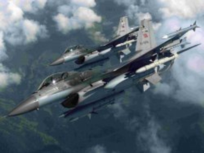 Türk savaş uçakları Kuzey Irak'a bomba yağdırdı