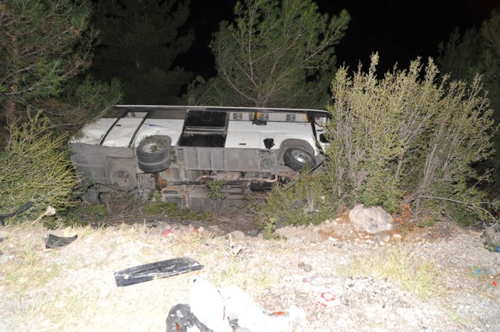 Uşak'ta düğün dönüşü kaza: 22 yaralı