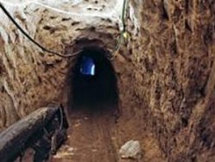Mısır Gazze sınırındaki 5 tünel yıkıldı