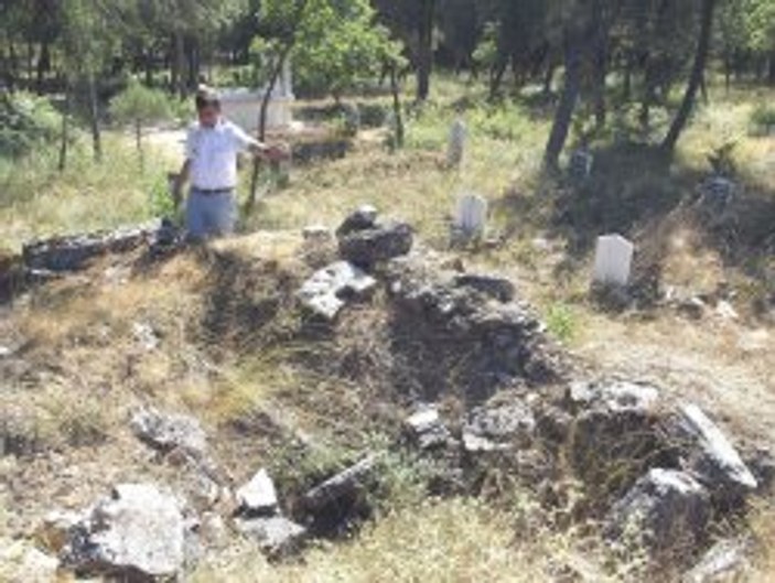 Mezarlıkta Yazıcıoğlu'nun altınlarını arıyorlar