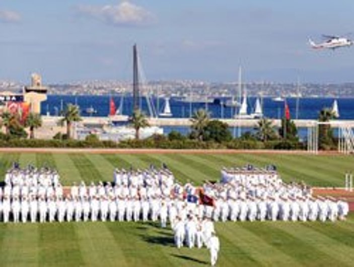 Deniz Harp Okulu mezunlarını verdi